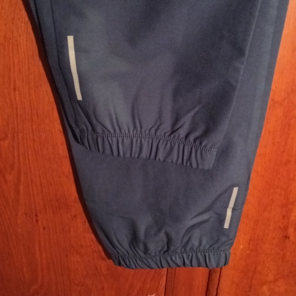 NWT Men's Size XL Navy Blue GapFit Joggers With Reflective Strips - Picture 5 of 9